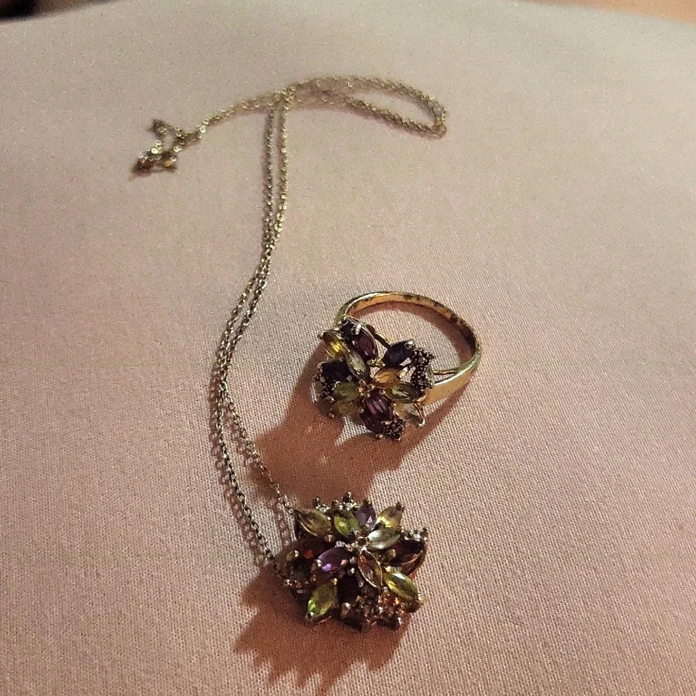 Necklace and Ring set - Picture 2 of 7